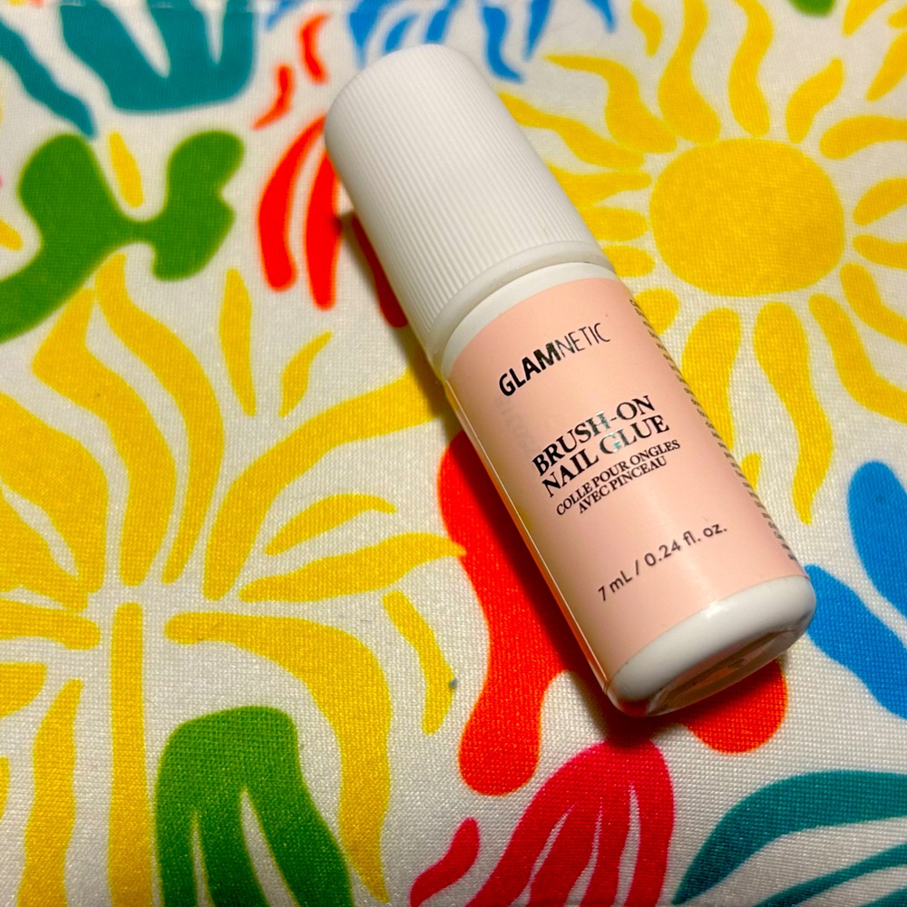 Glamnetic brush on nail glue (never opened !)